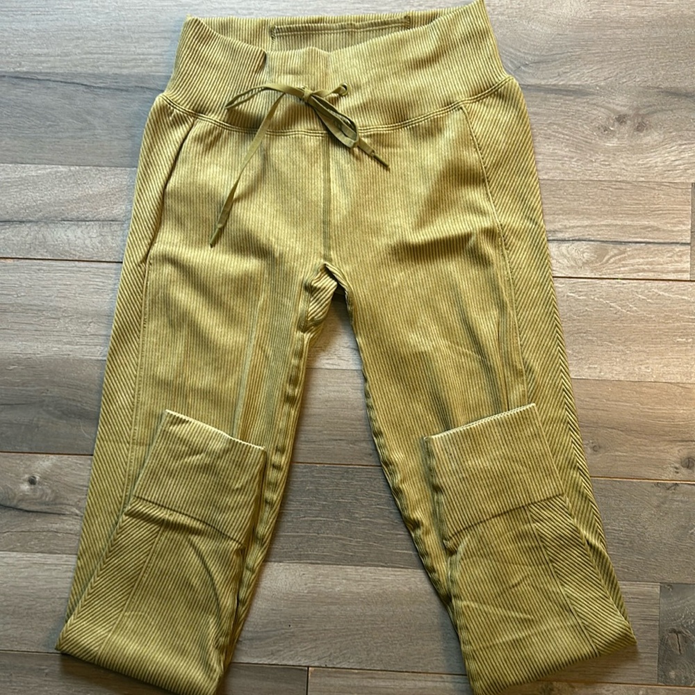 Women's Ribbed Drawstring Crop Pants - Yellow Olive Green